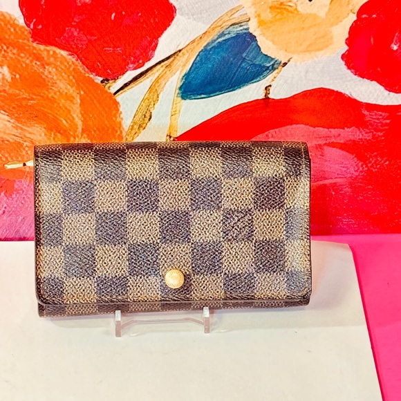 Louis Vuitton Handbags - Louis Vuitton Damier Bifold zippy wallet